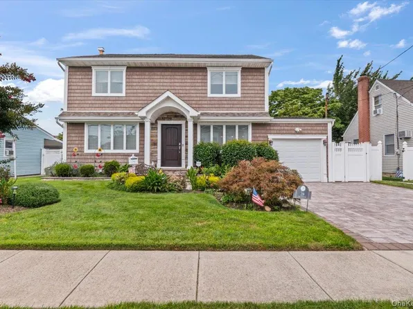 28 Lee Avenue, Bethpage, NY 11714