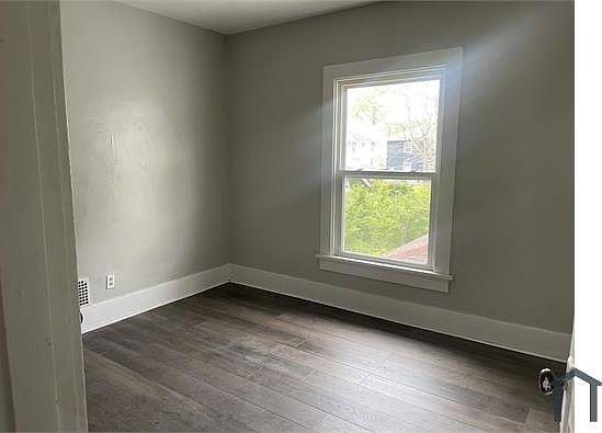 4th image of 915 Ferguson Ave #915