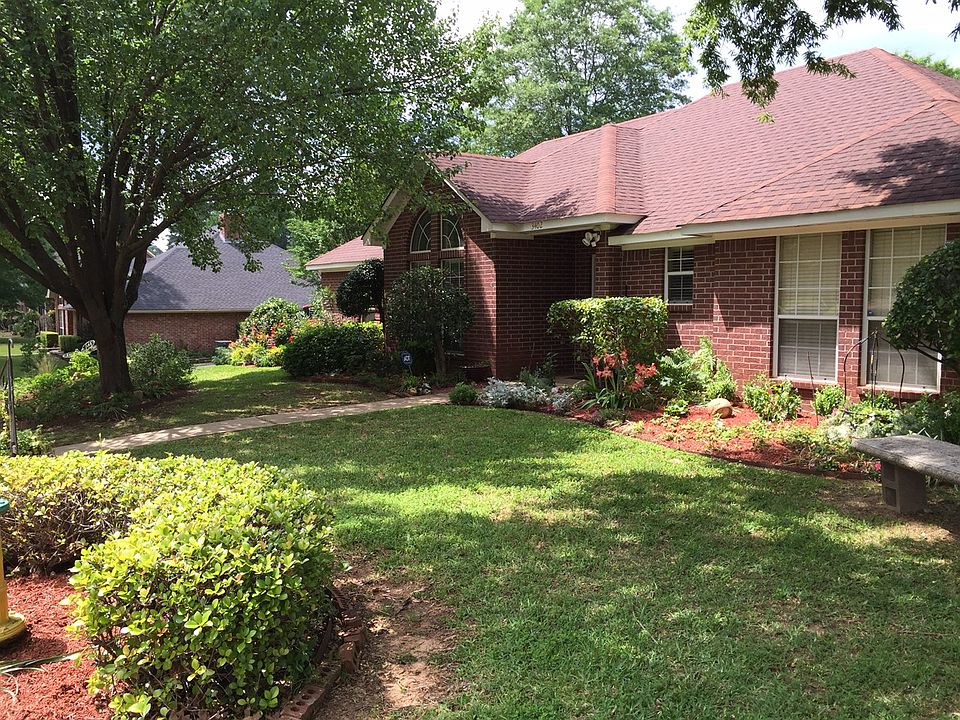 1st image of 3402 Woodridge Dr