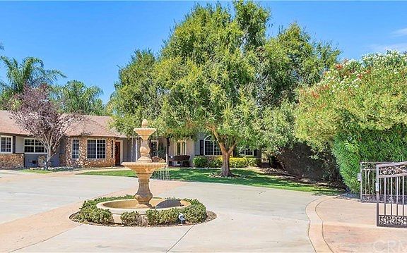 3rd image of 41802 Hutchison Ct
