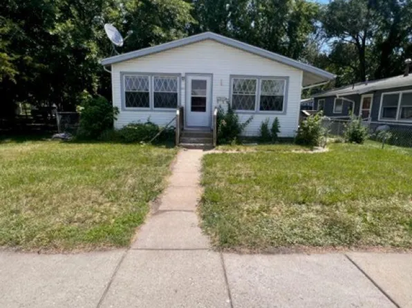 3111 9th St, Rock Island, IL 61201