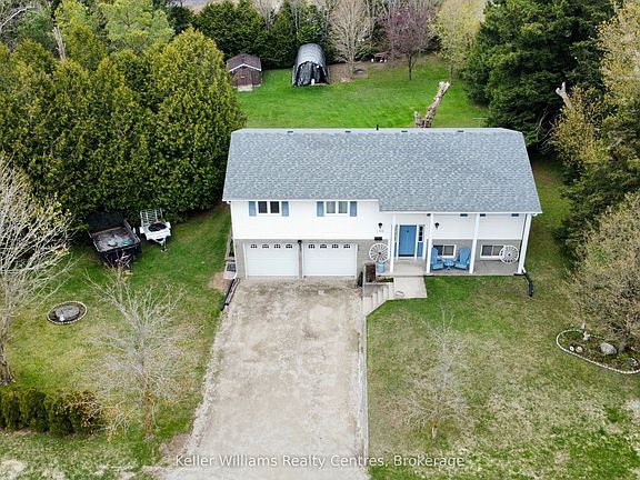 3rd image of 150 Douglas St W