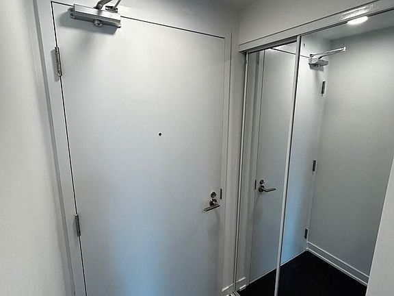 5th image of 238 Simcoe St #1503