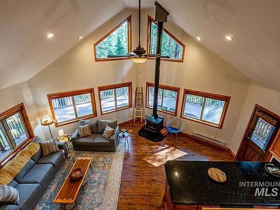 3rd image of 1409 Paul Bunyon Rd