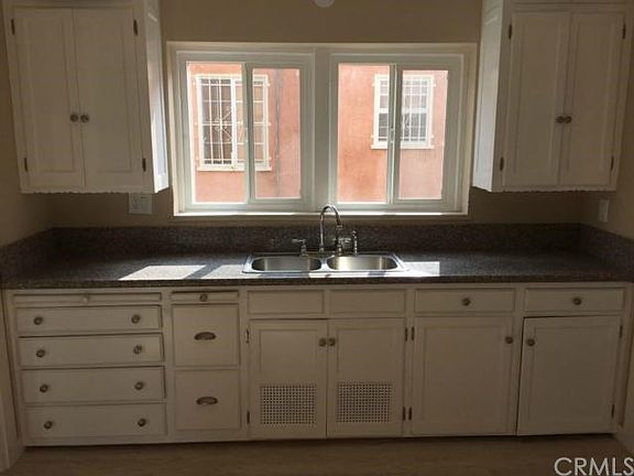 4th image of 10415 S Denker Ave
