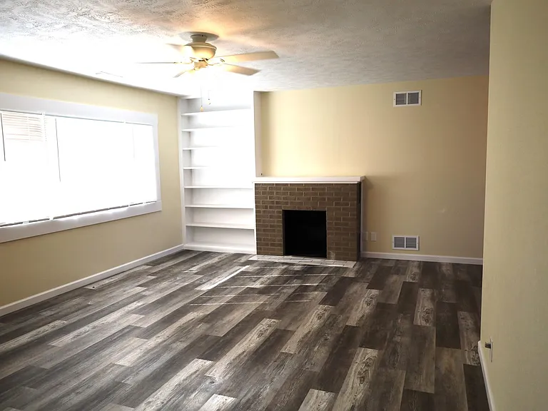 210 W 24th Ave — Photo 2