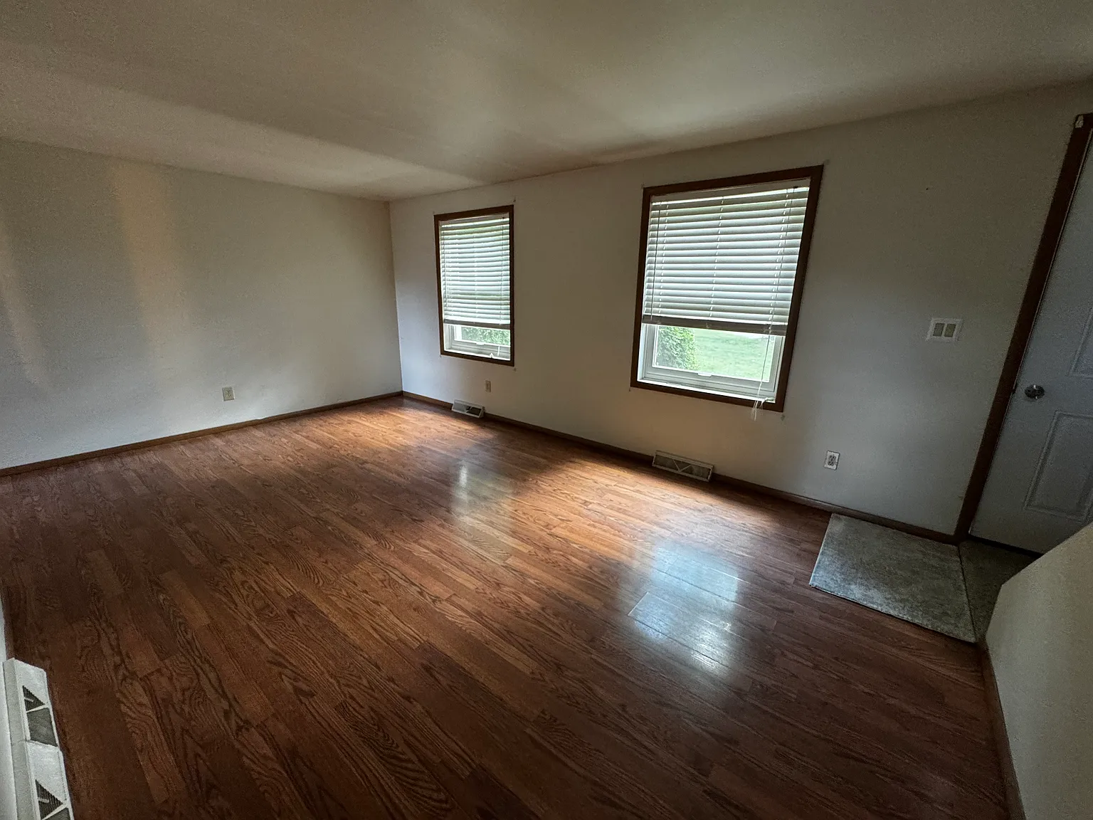 4 bed, 960 sqft, $1,975 — Photo 4