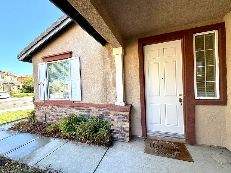 40220 Emily Pl — Photo 5