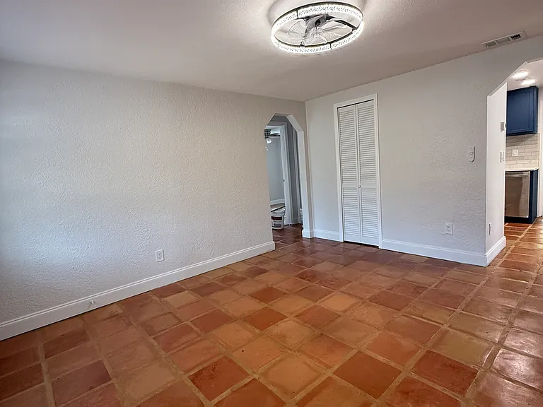 127 Debary Dr — Photo 4
