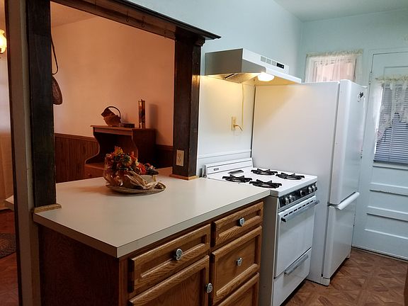 2nd image of 3520 Ashwood Dr
