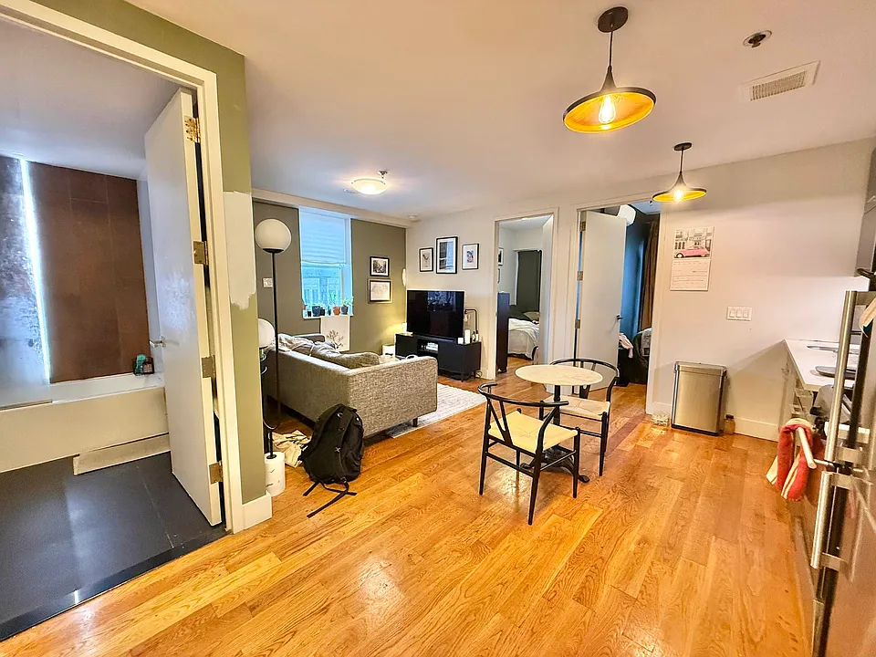 880 Dekalb Ave #630