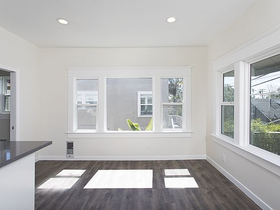 2nd image of 3970 Goldfinch St #6