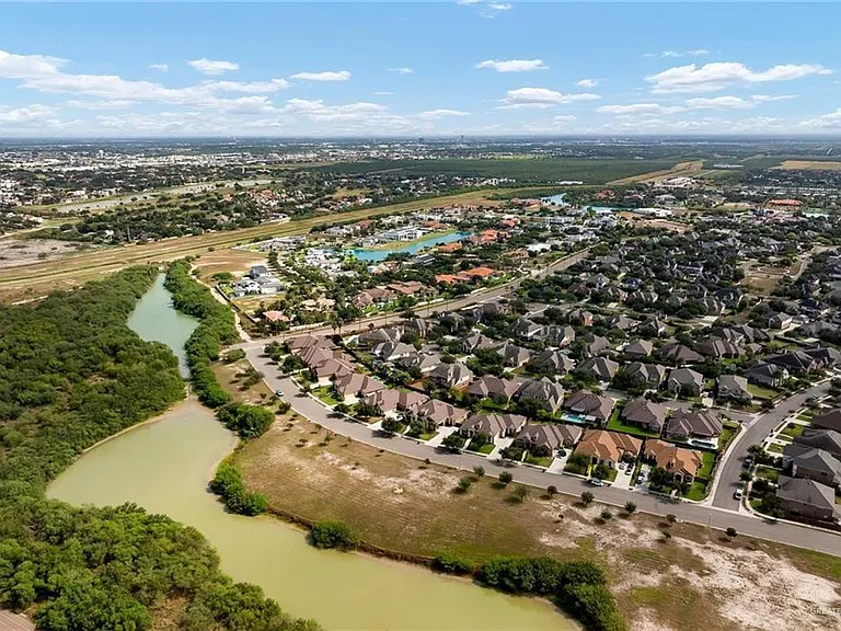 2505 Grand Canal Dr — Photo 17