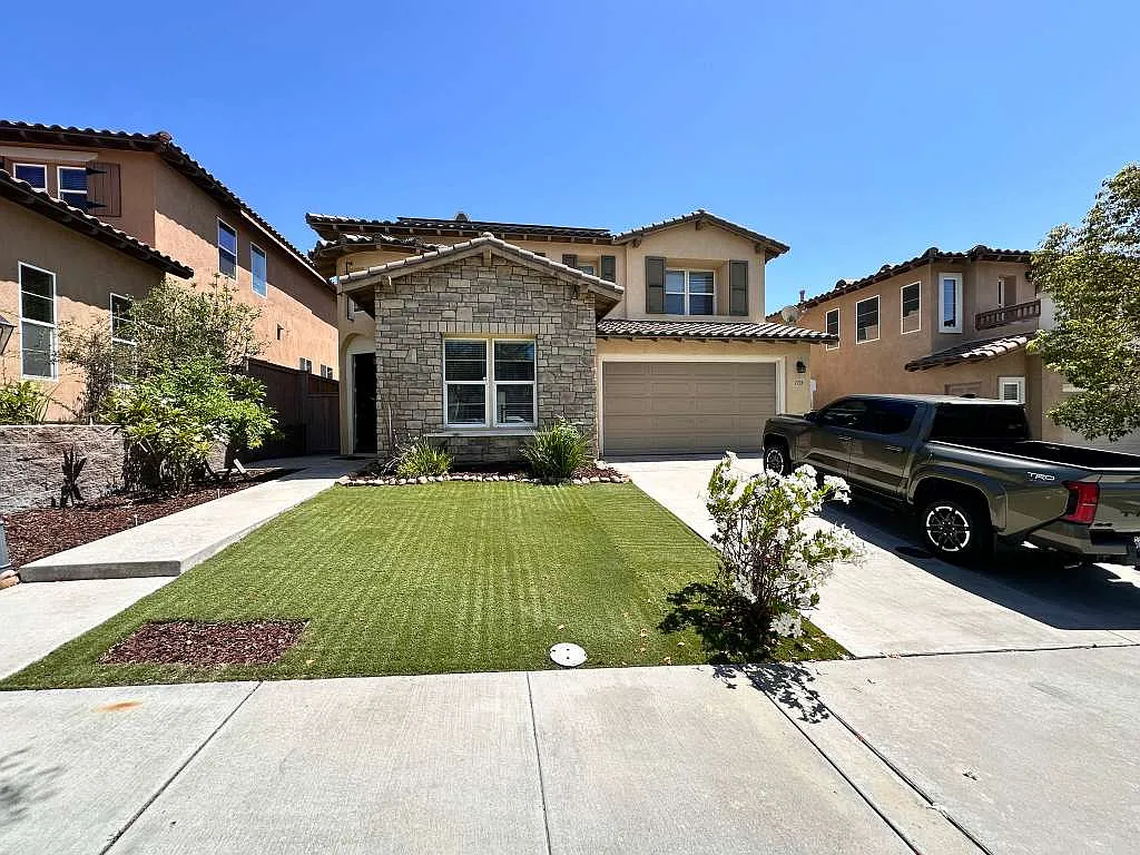 5 bed, 2825 sqft, $5,800 — Photo 1