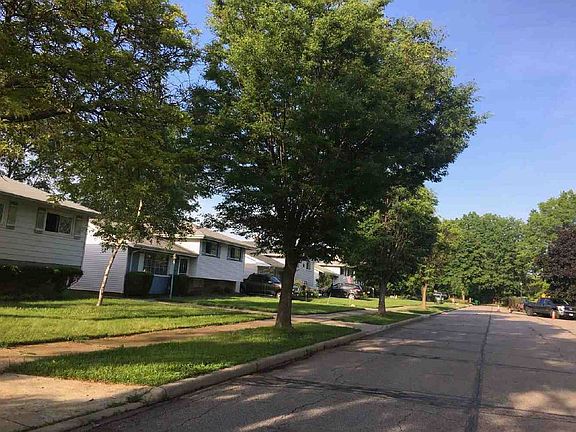 4th image of 26509 Leslie Ave