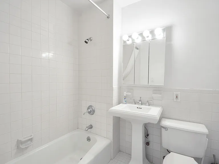 655 2nd Ave #2A — Photo 5