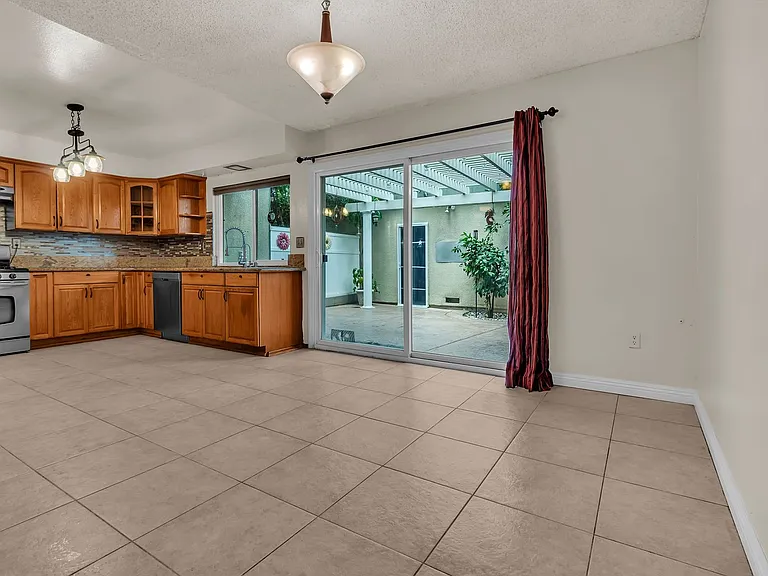 1428 Camelot Dr — Photo 15
