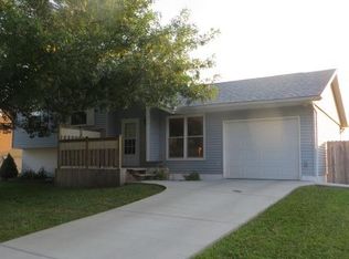 717 9th St, Colona, IL 61241