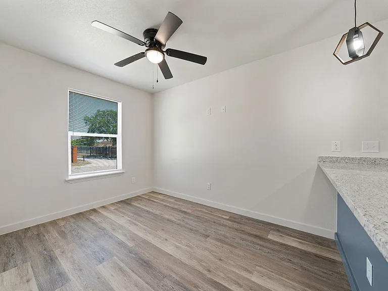 227 S Grimes St — Photo 9
