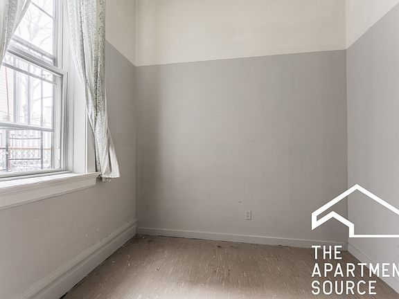 4th image of 1300 W Barry Ave #1R