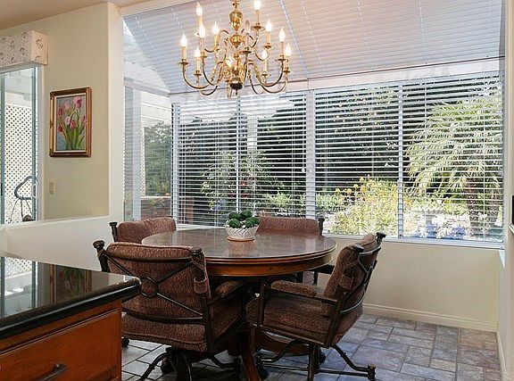 2209 Cedar Ridge Ct-large-013-22-Breakfa