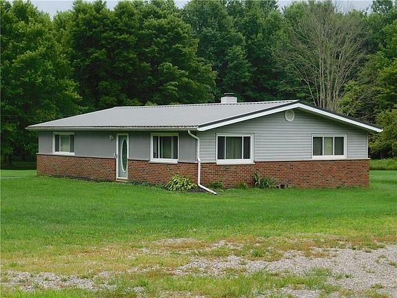 HOUSE NEWER STEEL ROOF