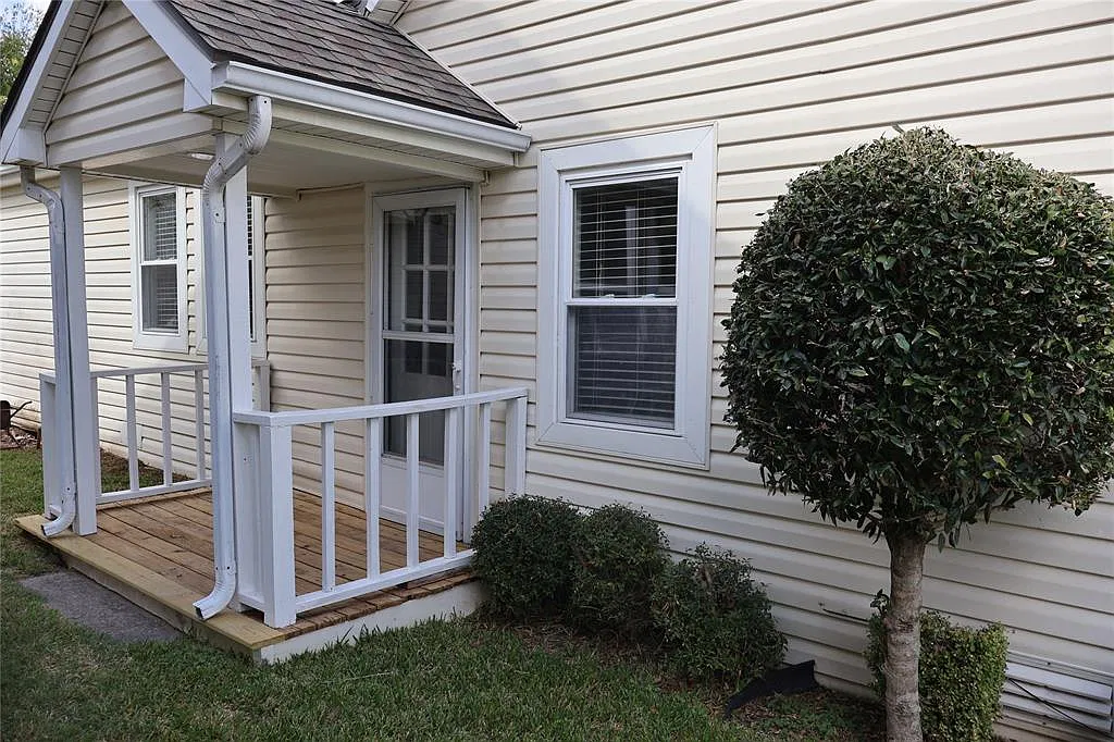 2 bed, 1443 sqft, $2,300 — Photo 2
