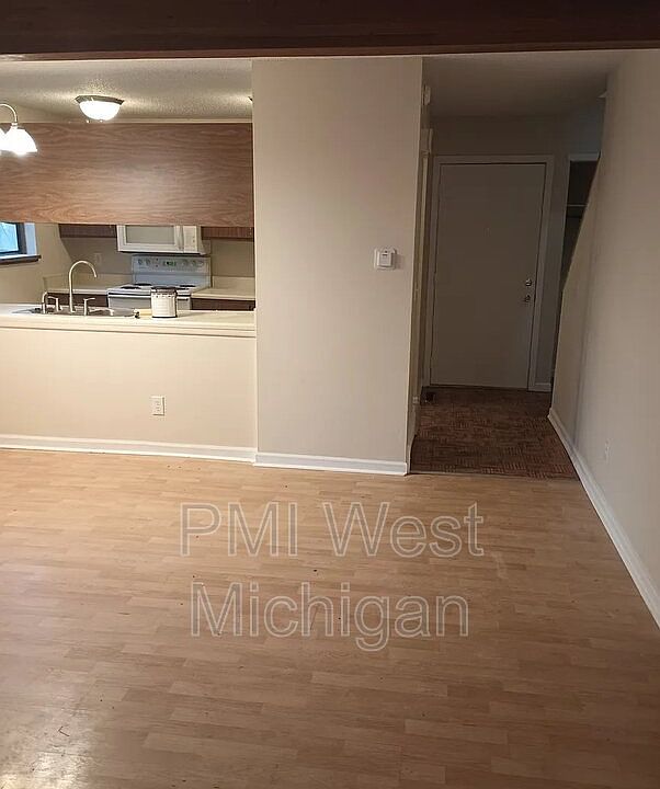 1st image of 607 Peachtree Pl