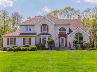 14 Lauren Ct, Manalapan, NJ