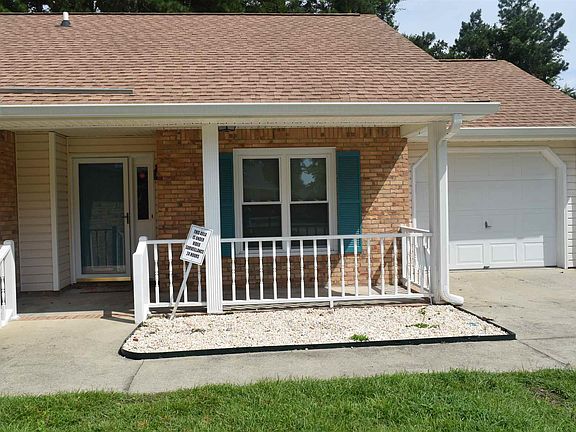 3rd image of 824 Green Springs Dr