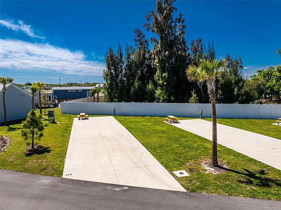 3rd image of 443 Horizon Rd