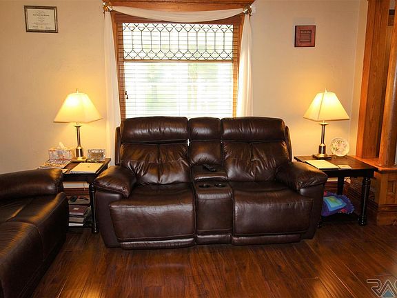 5th image of 601 E Hermosa Dr