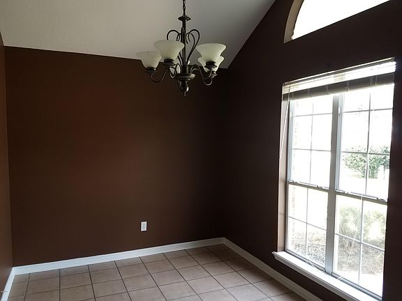 4th image of 4017 Meadow Oak Ln