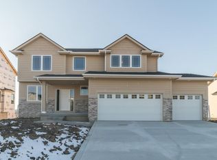 2530 SE Willowbrook Dr, Waukee, IA 50263