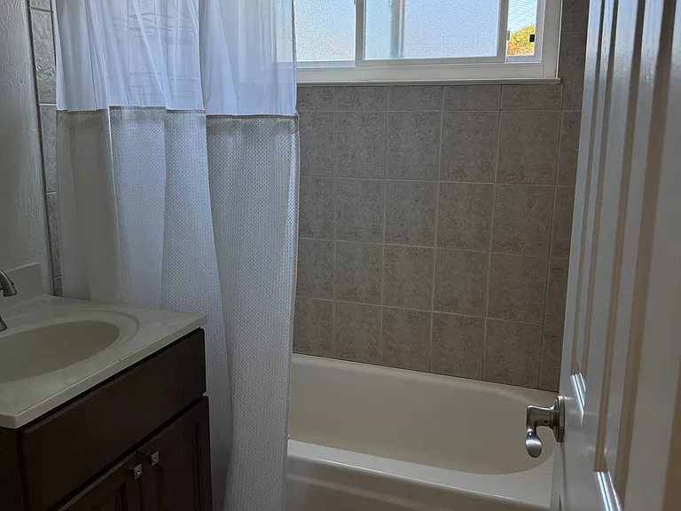 2922 Doidge Ave — Photo 9