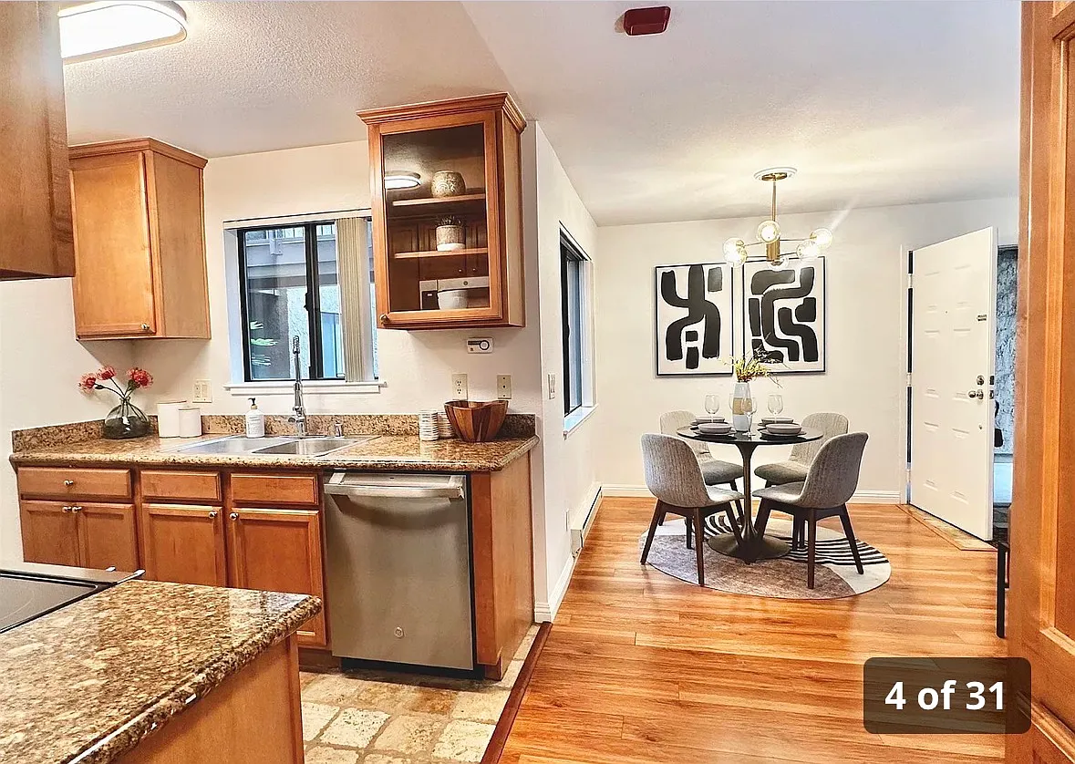 2250 Monroe St — Photo 3