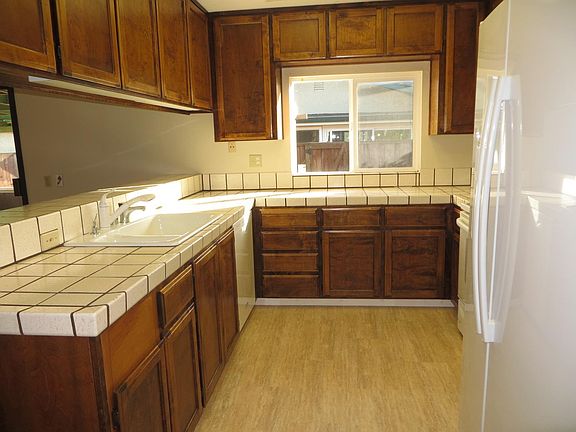 4th image of 825 3rd Ave