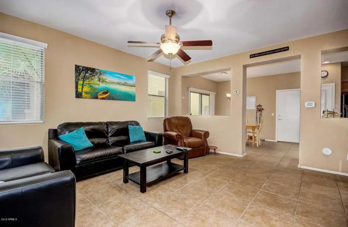 3 bed, 2.5 bath, 1564 sqft, $2,300 — Photo 2