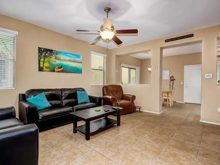 108 E Palomino Dr — Photo 2