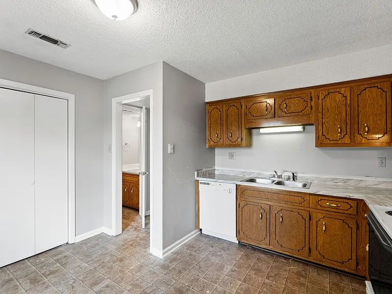 121 Stephanie Dr — Photo 12