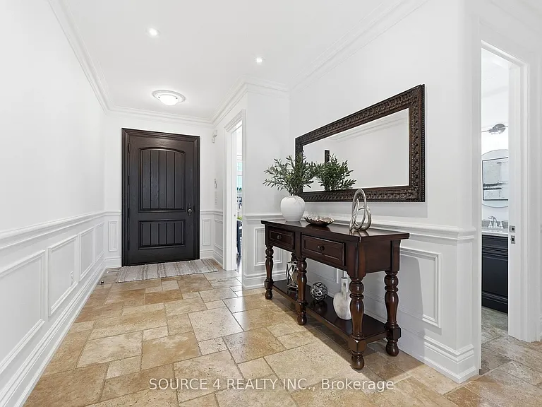 39 Amesbury Dr — Photo 5