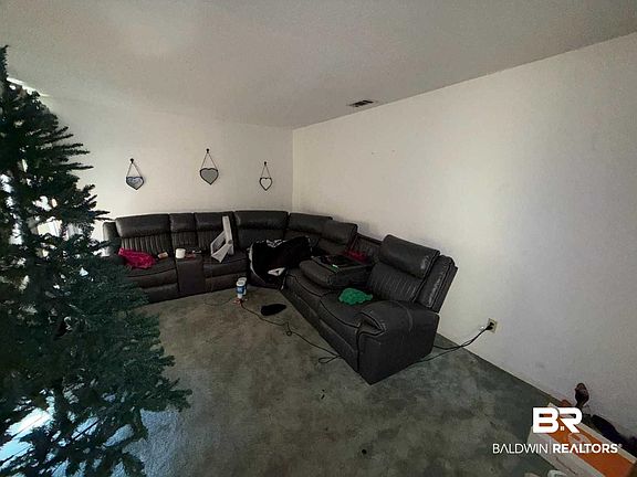 4th image of 3721 Robertson Ct