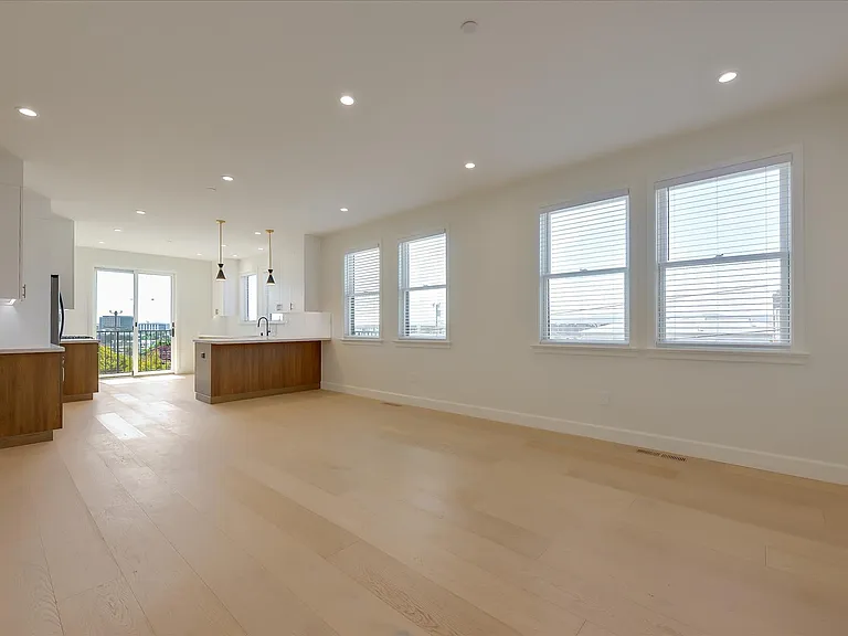 332 Pine Ave — Photo 11