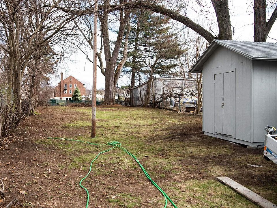 2nd image of 3043 Albany St