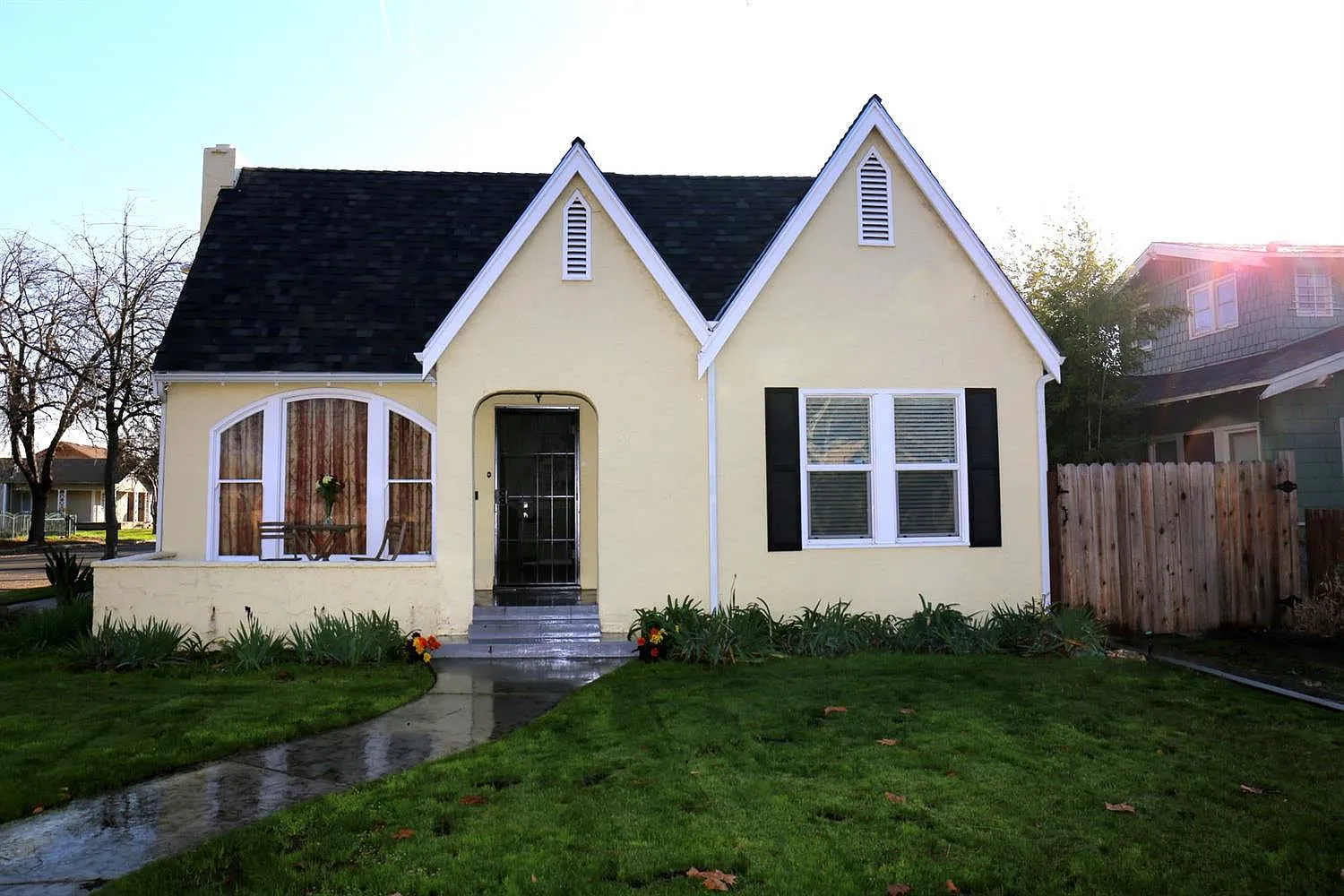 1230 E Bremer Ave photo 1