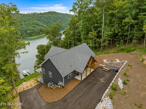 552 Fox Ridge Ln, Caryville, TN 37714