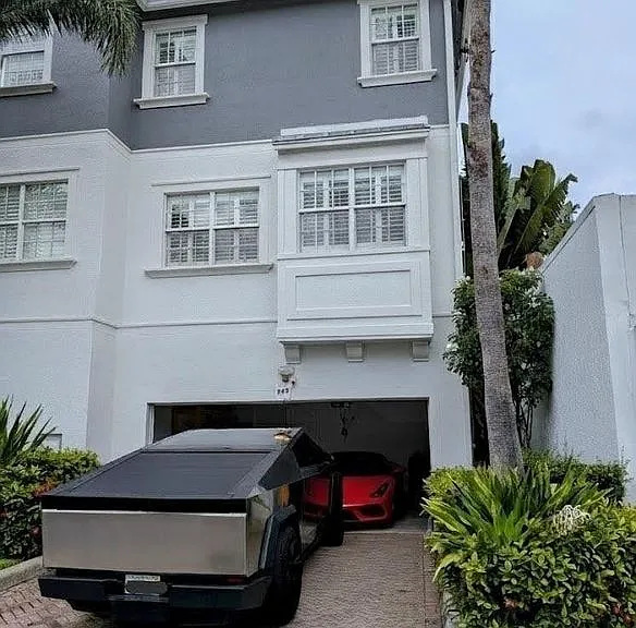 341 Oak Aly — Photo 3