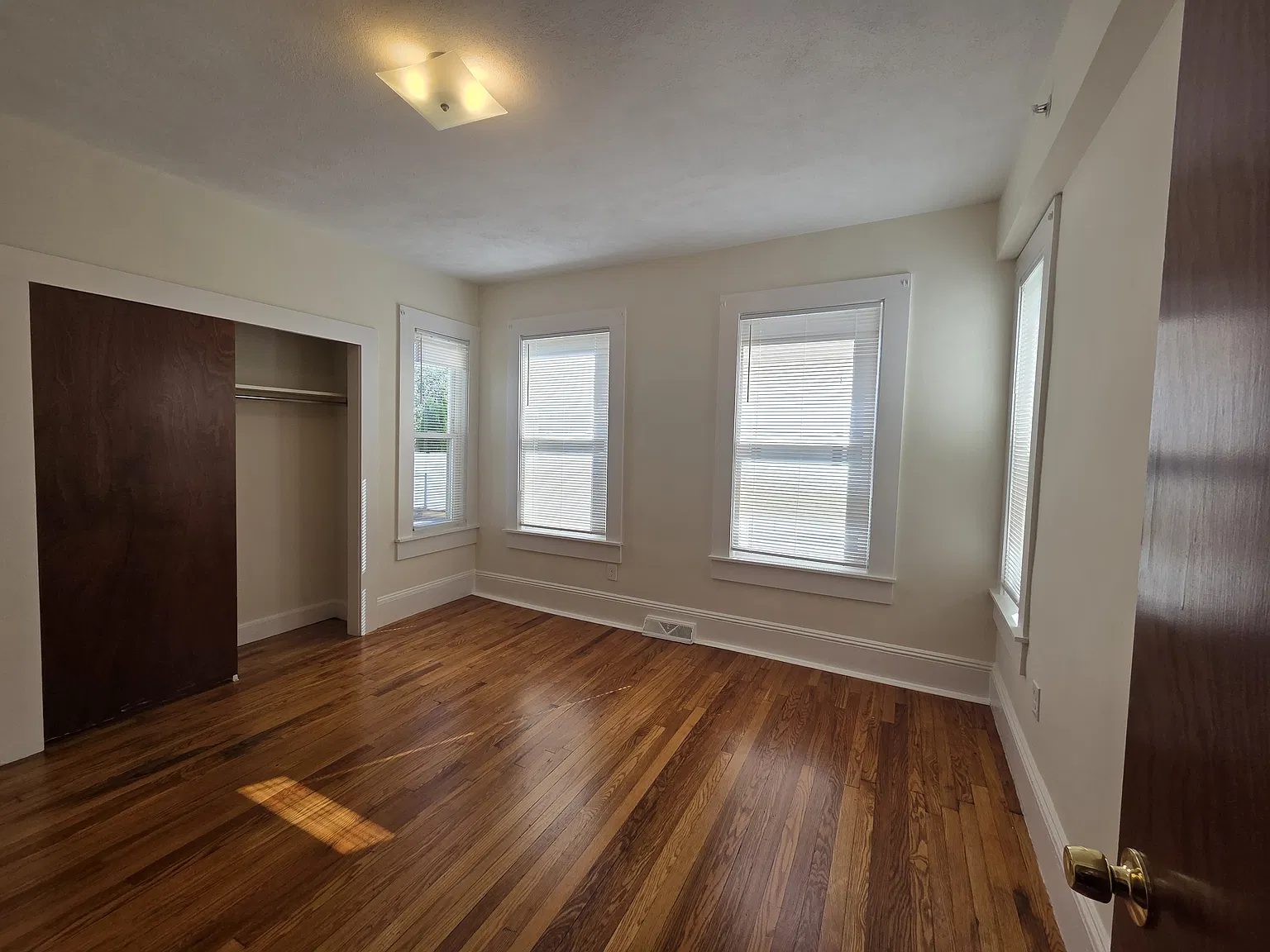 3 bed, 1200 sqft, $2,975 — Photo 4