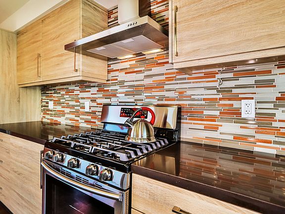 5th image of 775 Luton Dr