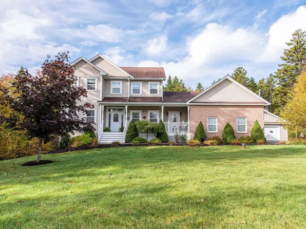 144 Aberdeen Dr, Fall River, NS B2T 0H2